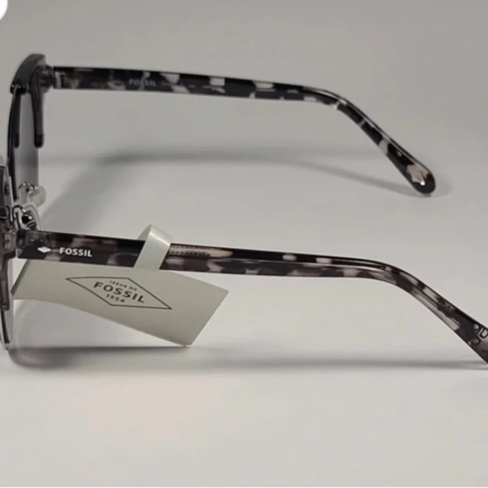 Fossil Women's Grey and Silver Sunglasses - Picture 4 of 9